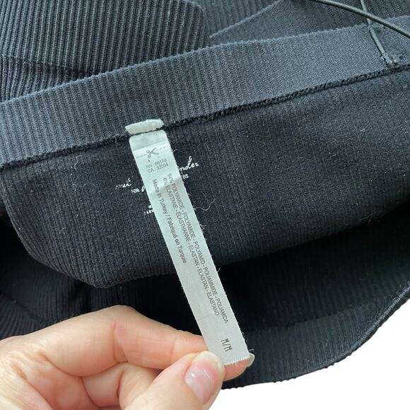 Out from Under Medium Ribbed Bandeau Top Cropped Black Thin Straps Tank - Picture 3 of 8